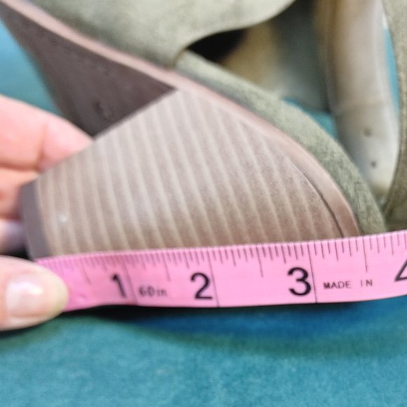OPEN TOE FAUX SUEDE OLIVE GREEN TONE SANDALS BY  MATA SIZE 10 - Picture 11 of 11